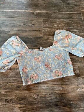 American Eagle Smocked Floral Crop Top in Light Blue size m
